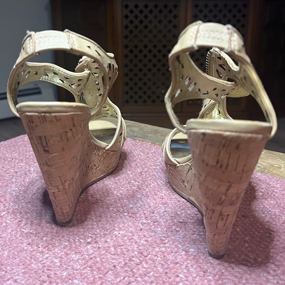 Carlos Santana Nude Cork Open-toe Wedges (7.5) - Picture 3 of 5